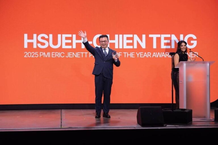 鄧學謙登上 2025 PMI Global Summit 領獎台,獲頒 Eric Jenett Person of the Year Award