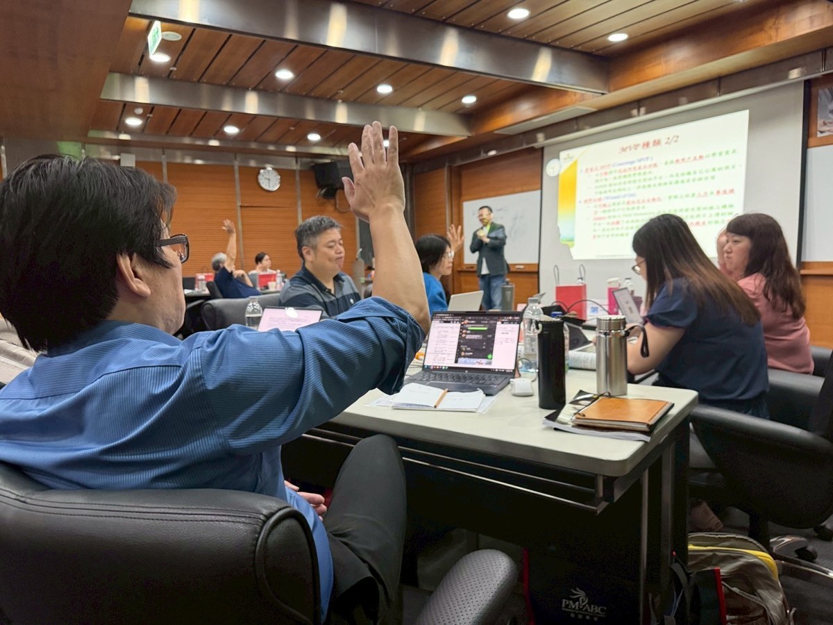 叡揚高階主管在 CSPO 課堂踴躍發言