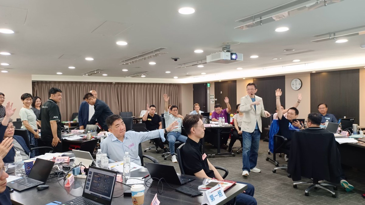 分組討論現場,資深學員分享實務經驗