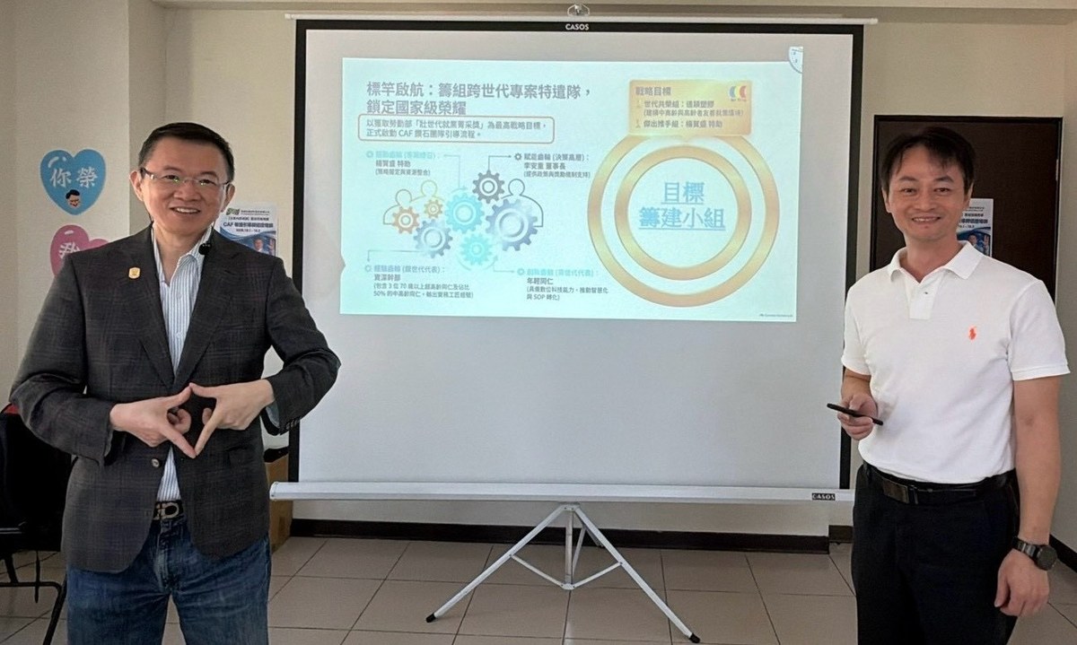 楊賀盛副總以鑽石模型帶領教學,獲全班票選為最佳講師